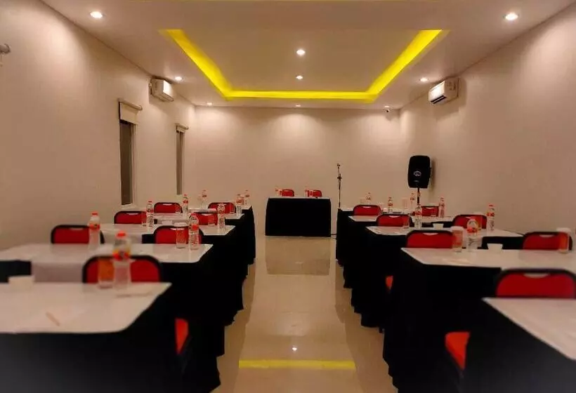 Front One Inn Sidoarjo