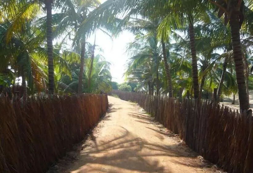 هتل Alankuda Beach Resort