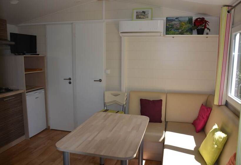 Отель Camping Les Chenes Clairs