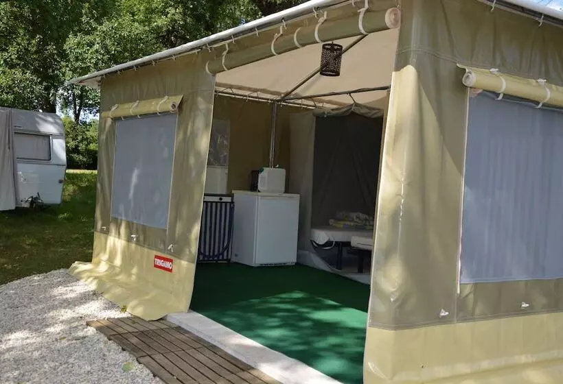 Hotelli Camping Les Chenes Clairs