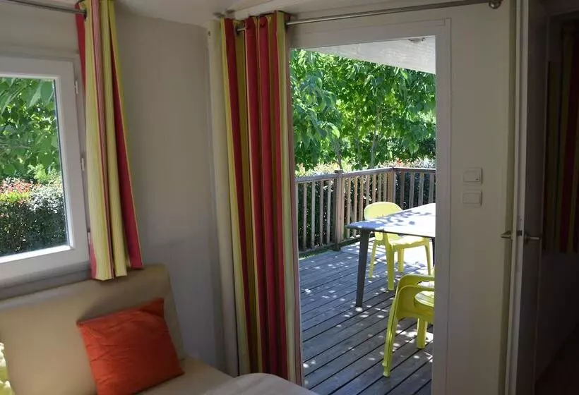 Hotelli Camping Les Chenes Clairs