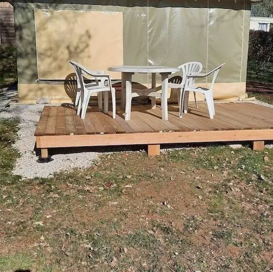 Hotelli Camping Les Chenes Clairs