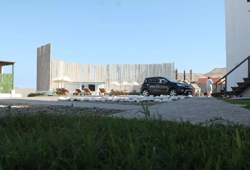 Hotelli Delfines De Chicama