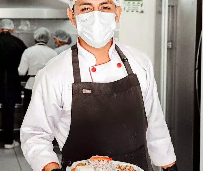 Hotelli Delfines De Chicama