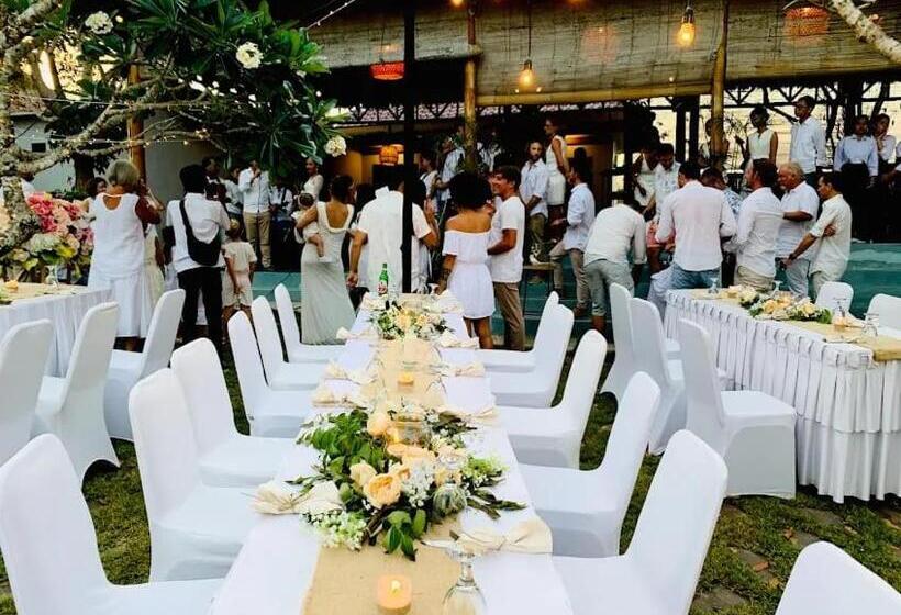 Отель Ekas Breaks Resort