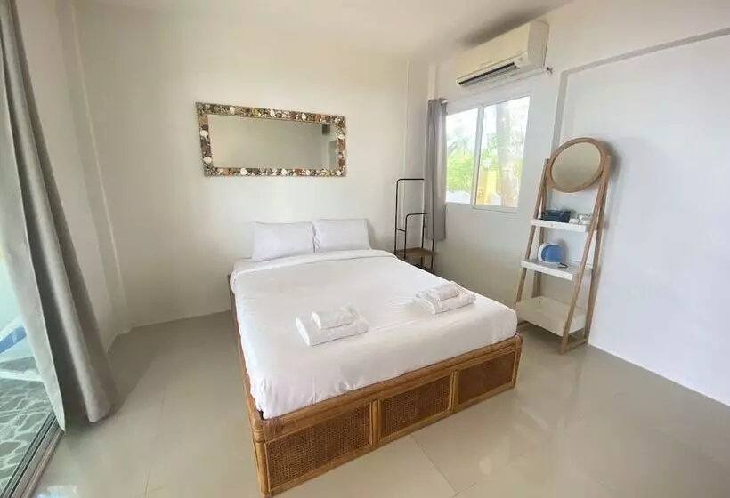 ホテル Issara Beach Resort Beachfront