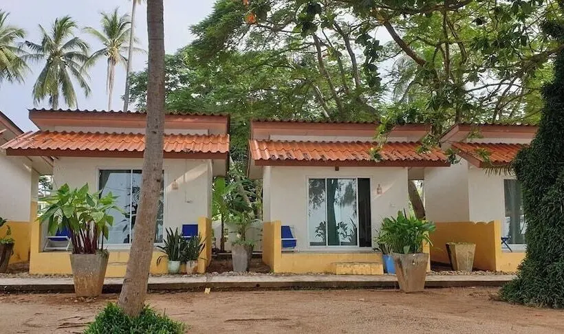ホテル Issara Beach Resort Beachfront