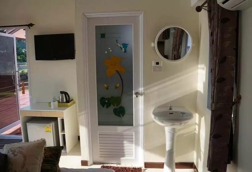 Hotelli Lomtalay Resort Trat