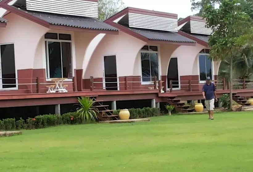 Hotelli Lomtalay Resort Trat