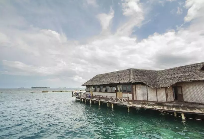 Hotelli Pulau Pelangi Resort