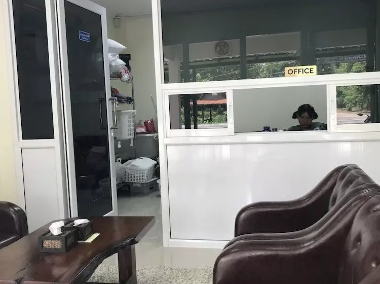 ホテル Thathong House