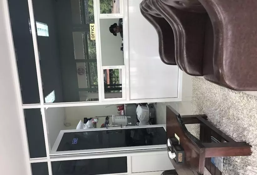 ホテル Thathong House