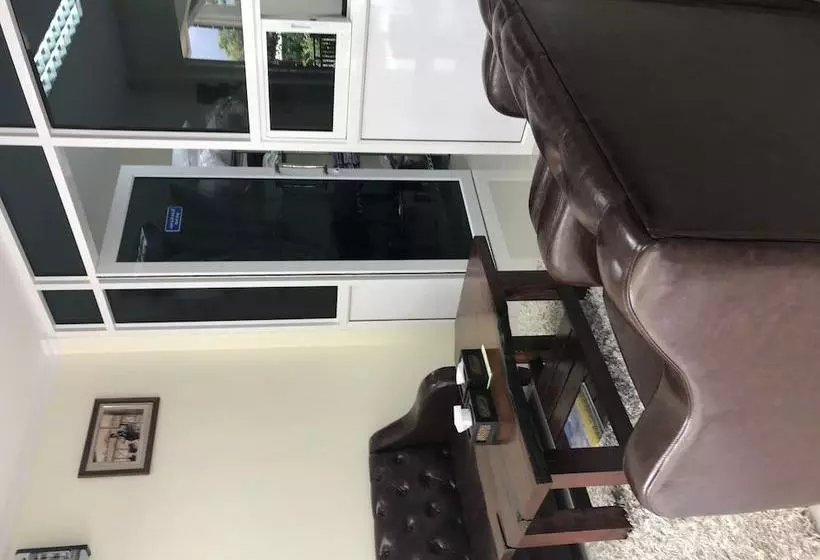 ホテル Thathong House