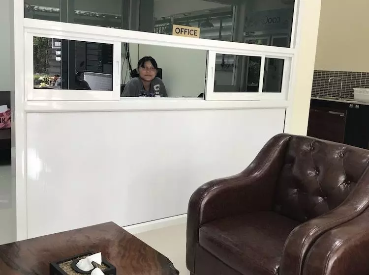 ホテル Thathong House