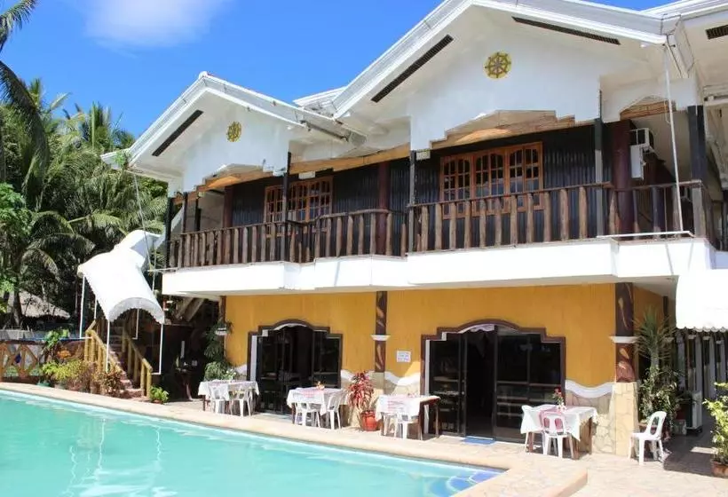 Hotelli Villa Limpia Beach Resort