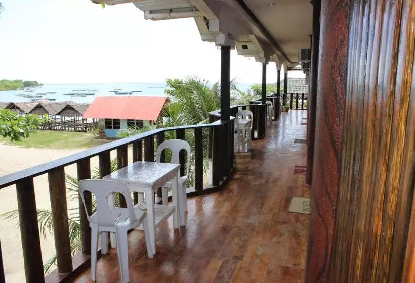 Hotelli Villa Limpia Beach Resort