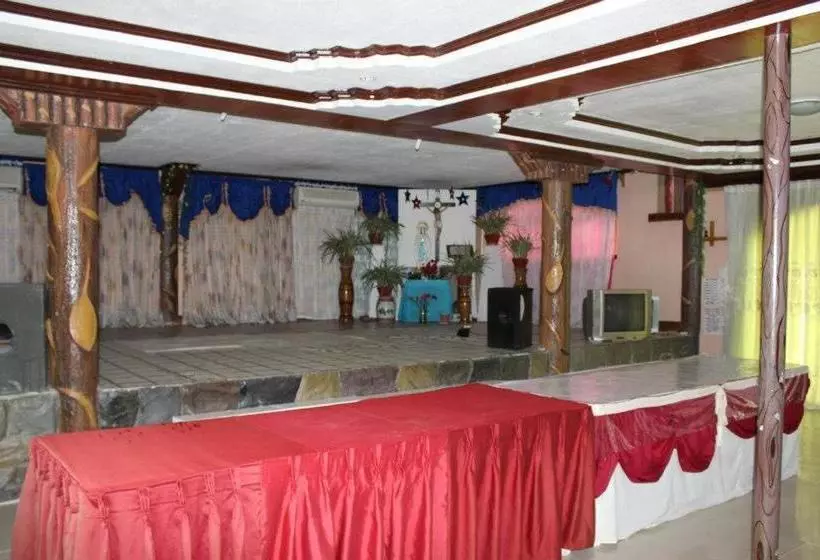 Hotelli Villa Limpia Beach Resort