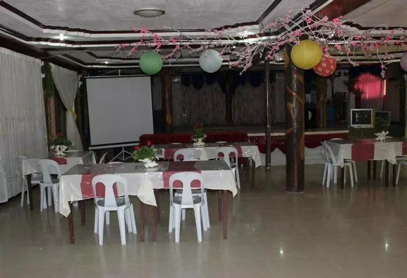 Hotelli Villa Limpia Beach Resort