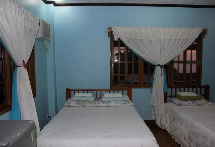 Hotelli Villa Limpia Beach Resort