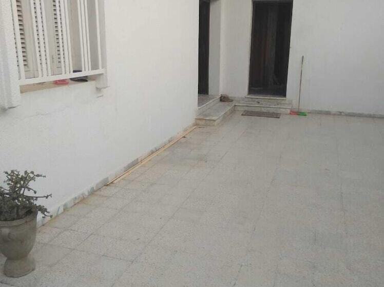 پانسیون Aliwali Room Near Airport Tunis Carthage