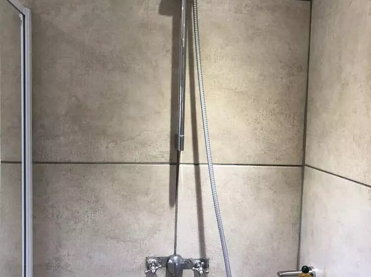 Majatalo Chilled Oaks