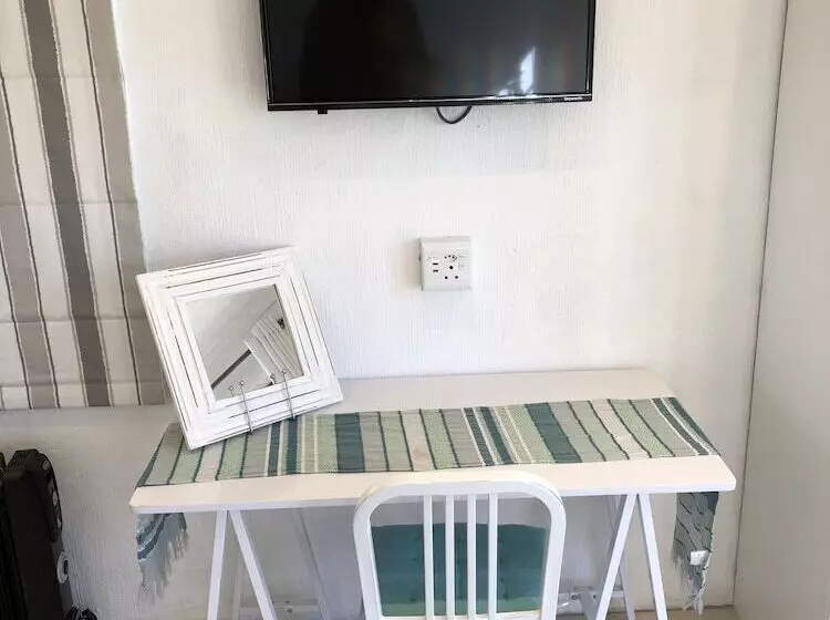 Majatalo Chilled Oaks