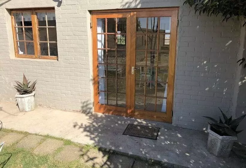 Majatalo Chilled Oaks