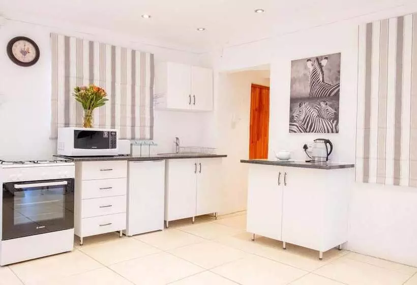 Majatalo Chilled Oaks