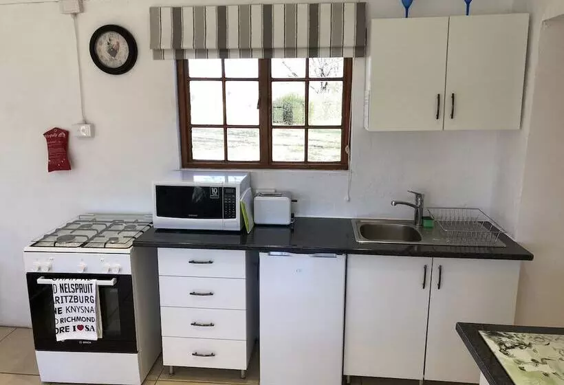 Majatalo Chilled Oaks