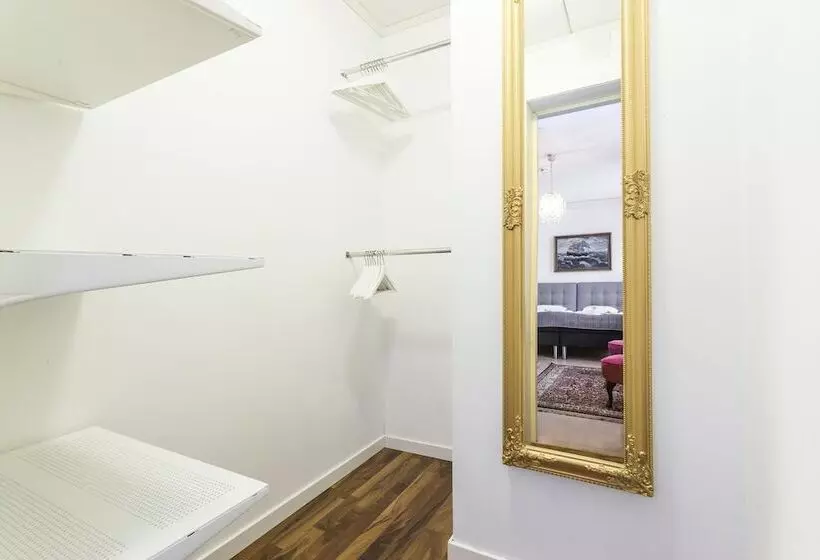 Majatalo L Drottninggatan 11