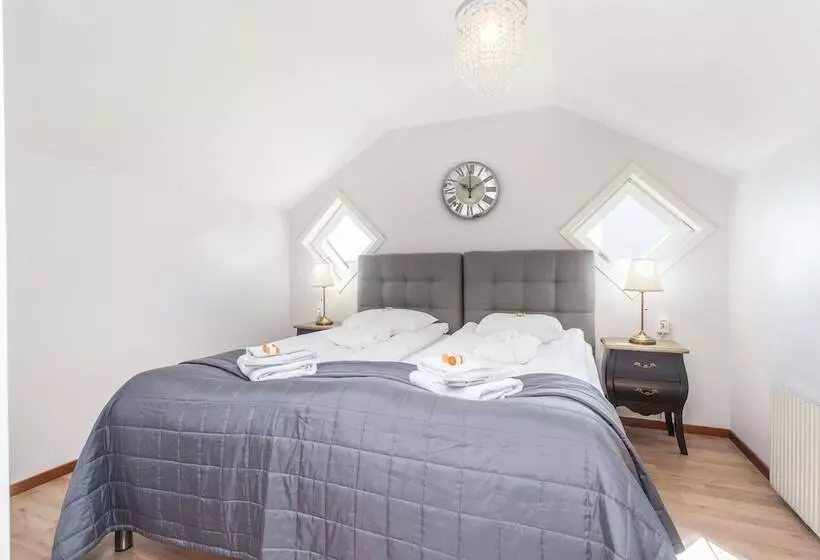 Majatalo L Drottninggatan 11