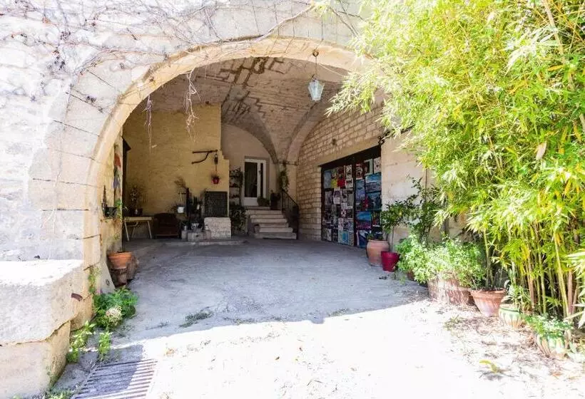 Majatalo Mas Du Crès