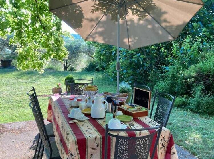 פנסיון Mas Du Crès