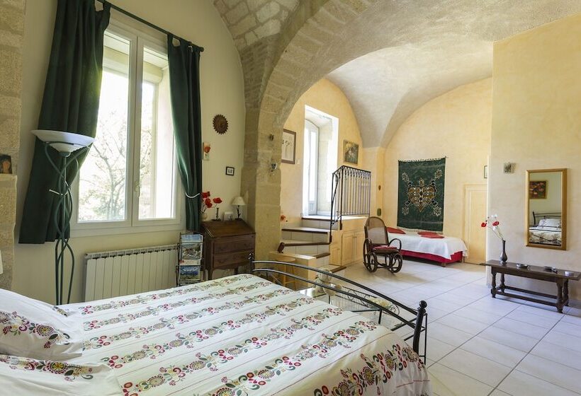 פנסיון Mas Du Crès