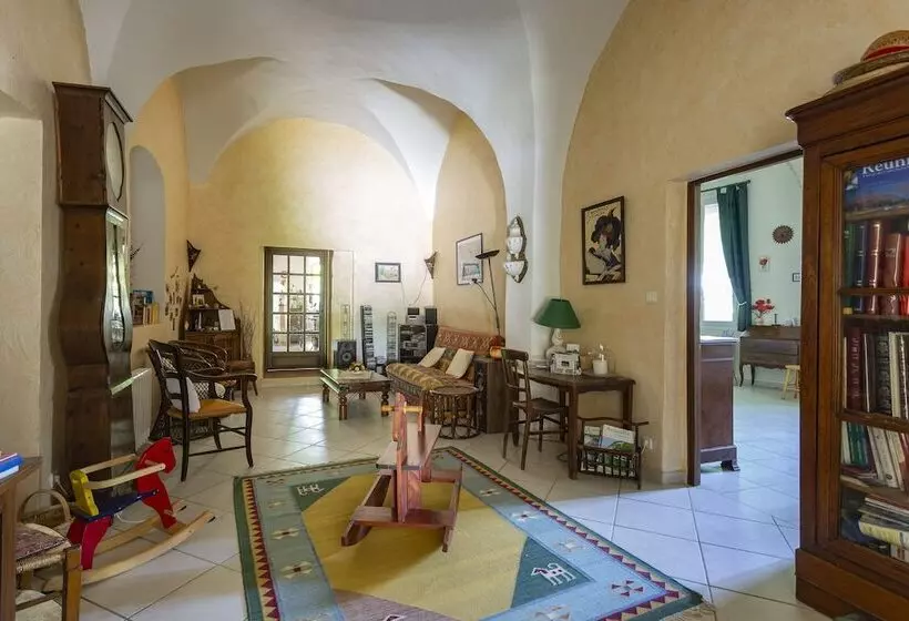 Majatalo Mas Du Crès