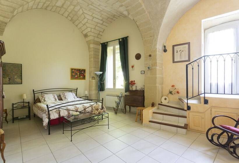 פנסיון Mas Du Crès