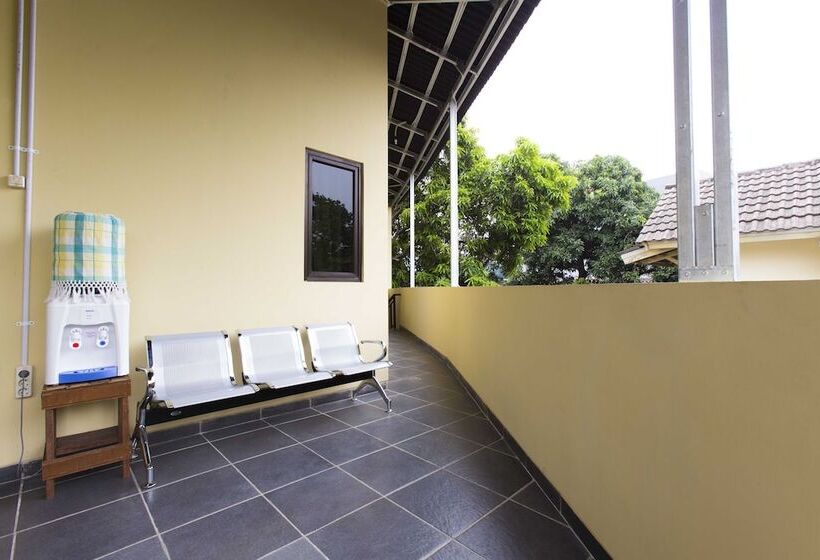 פנסיון Reddoorz @ Pekayon Bekasi