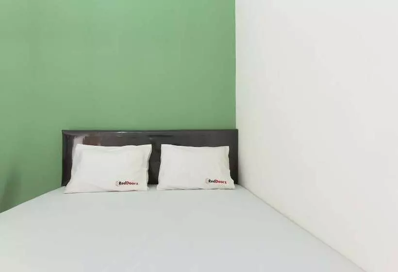 Majatalo Reddoorz @ Pekayon Bekasi