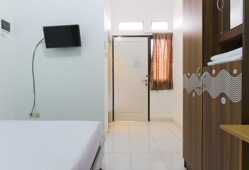 פנסיון Reddoorz @ Pekayon Bekasi