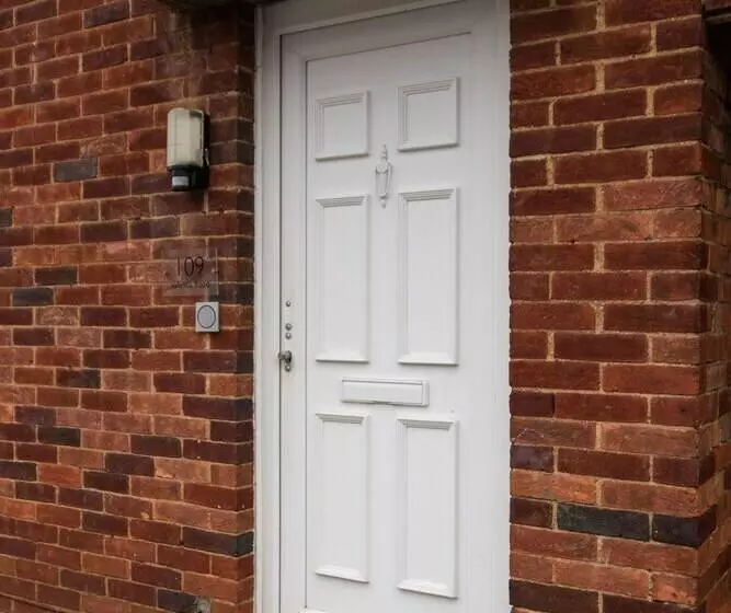 Majatalo Valentia Lodge Serviced Accommodation