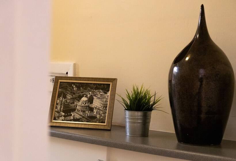 Пансион Valentia Lodge Serviced Accommodation