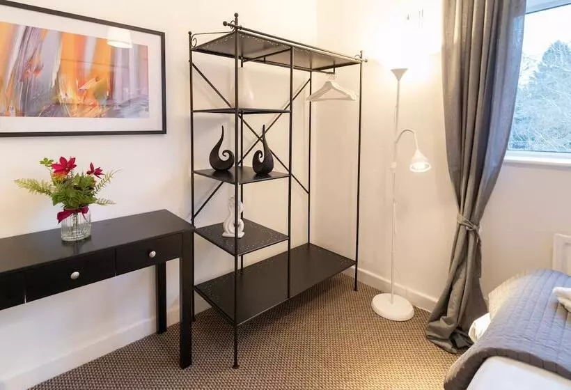 Majatalo Valentia Lodge Serviced Accommodation