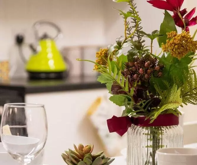 Majatalo Valentia Lodge Serviced Accommodation