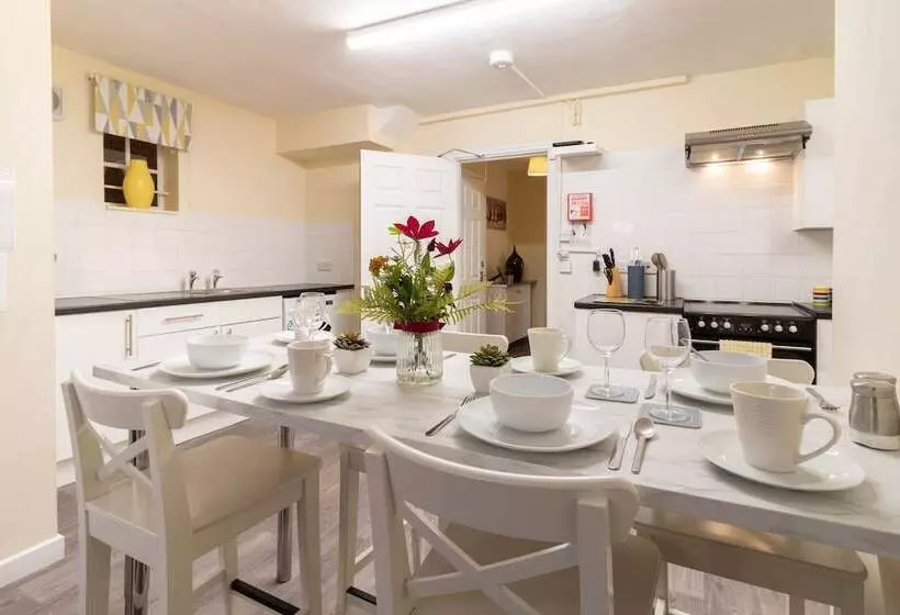 Majatalo Valentia Lodge Serviced Accommodation