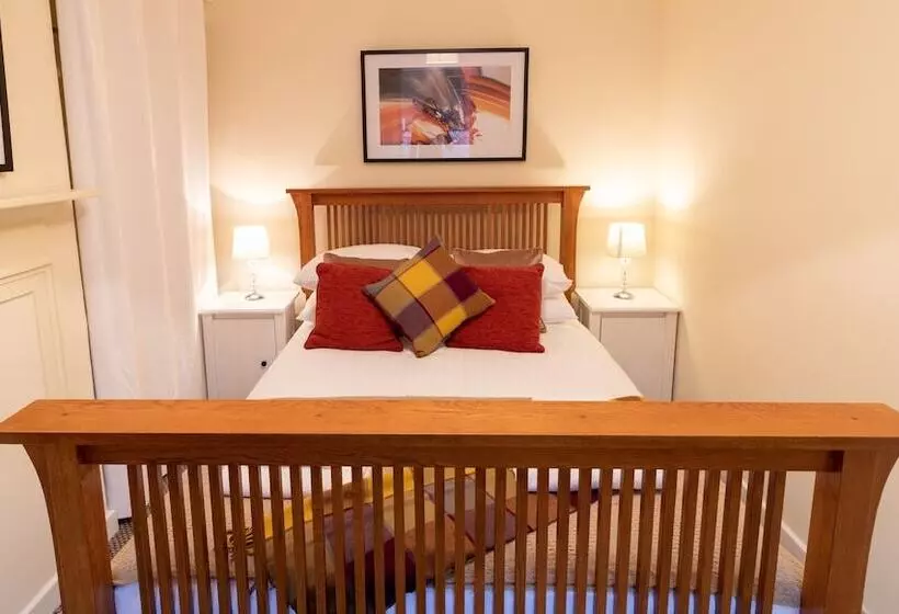 Majatalo Valentia Lodge Serviced Accommodation