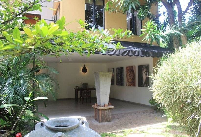 پانسیون Villa Escondite