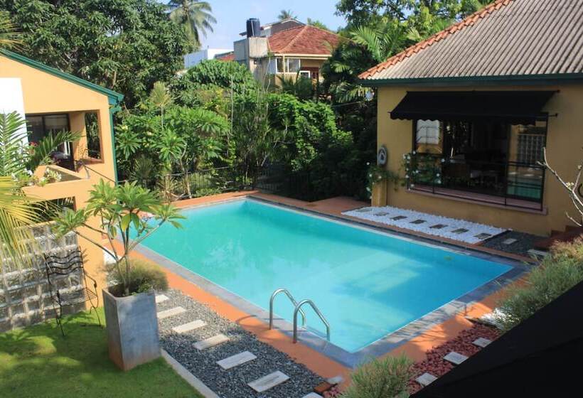 پانسیون Villa Escondite