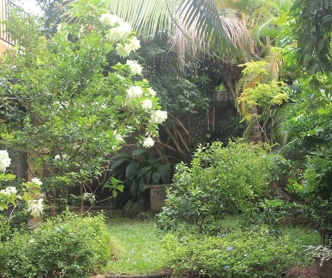 پانسیون Villa Escondite