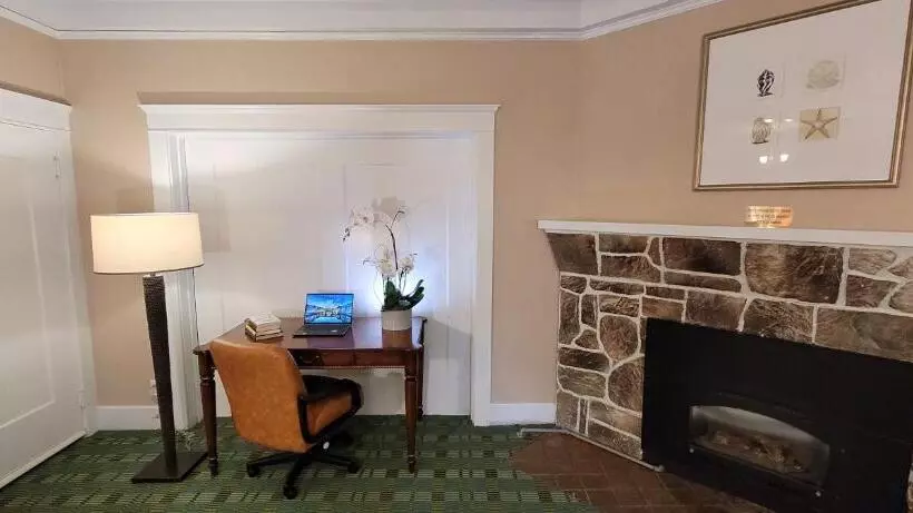 فندق Butterfly Grove Inn