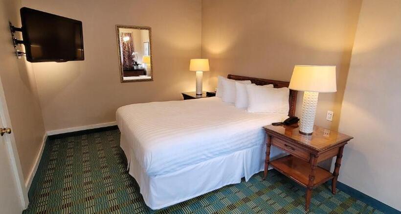 هتل Butterfly Grove Inn